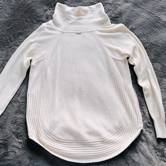 Ivanka Trump Sweater, Ivory color with rose gold zippers - Picture 2 of 8